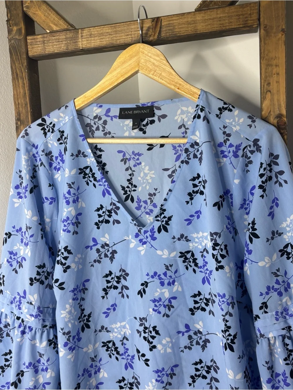 Lane Bryant Blue Floral V-Neck Balloon Sleeve Top Size 14 - Picture 2 of 6